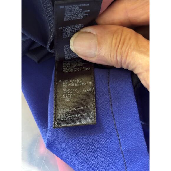 Forever 21 Plus Size 1X Blue Geometric Peplum Blouse - Picture 7 of 8